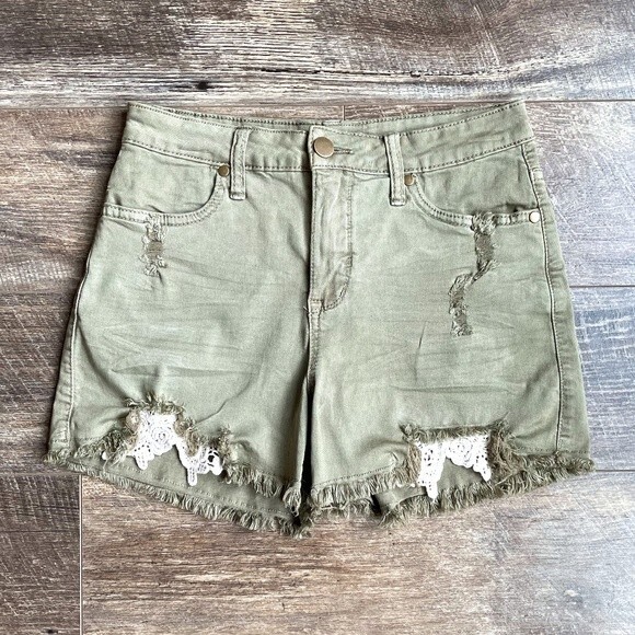 Easel Mid-Rise Lace Appliqué Detailed Distressed Shorts Olive Green Small - Picture 1 of 8
